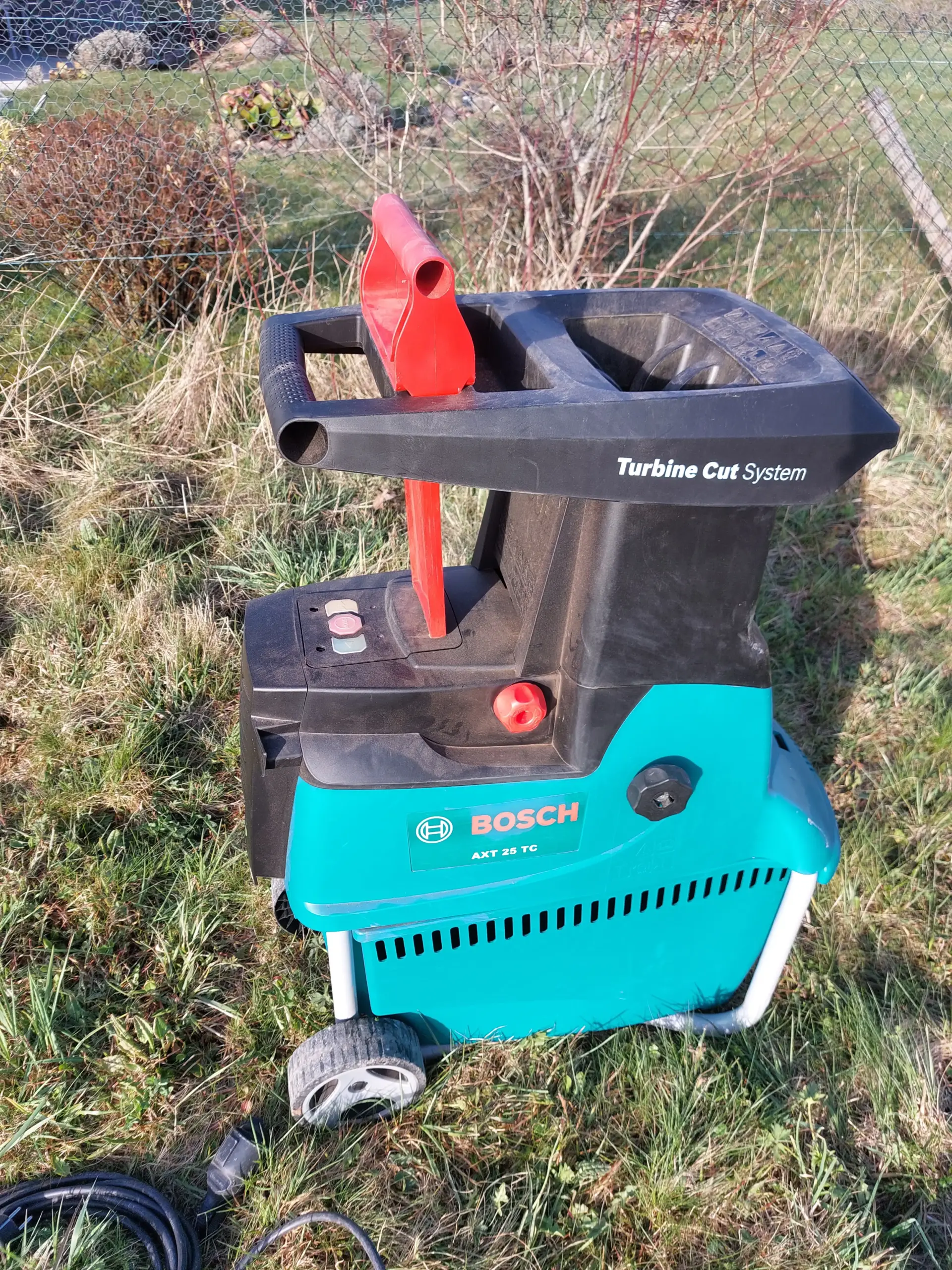 Turbinenhäcksler AXT 25 TC - Bosch - Maschinenverleih Maucher - Waldbrunn - Odenwald